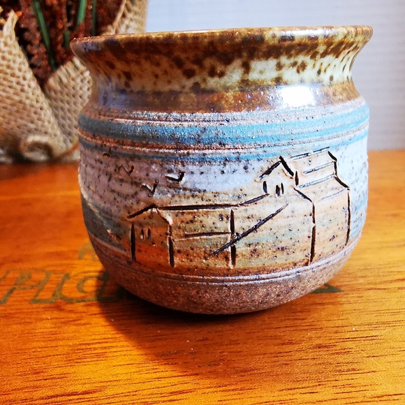 Small Striped Speckled Pottery Vase Etched with House Hills and Birds in Flight - Picture 1 of 16